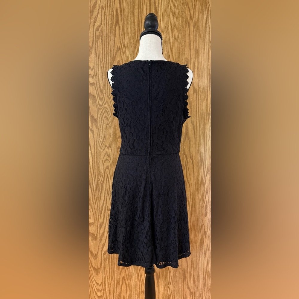 Elegant Black Lace Dress - Picture 4 of 9